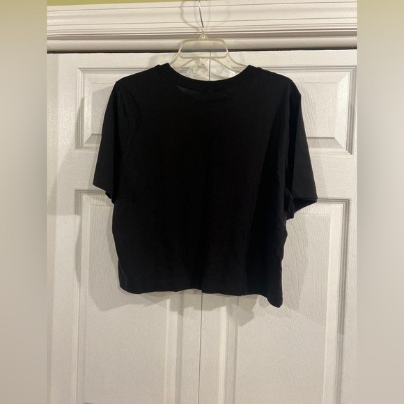 NWT Crew Neck Short Sleeve Cropped
Boyfriend Tee size M - Picture 8 of 8